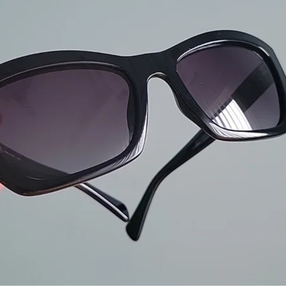 SALVATORE Ferragamo Rectangle Cat Eye Black Sunglasses Gray Anti Reflective UV - Picture 6 of 15